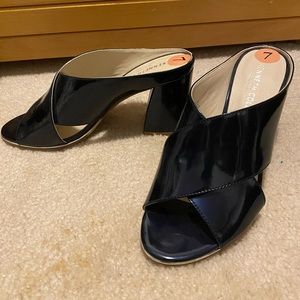 Kenneth Cole patent leather navy mule